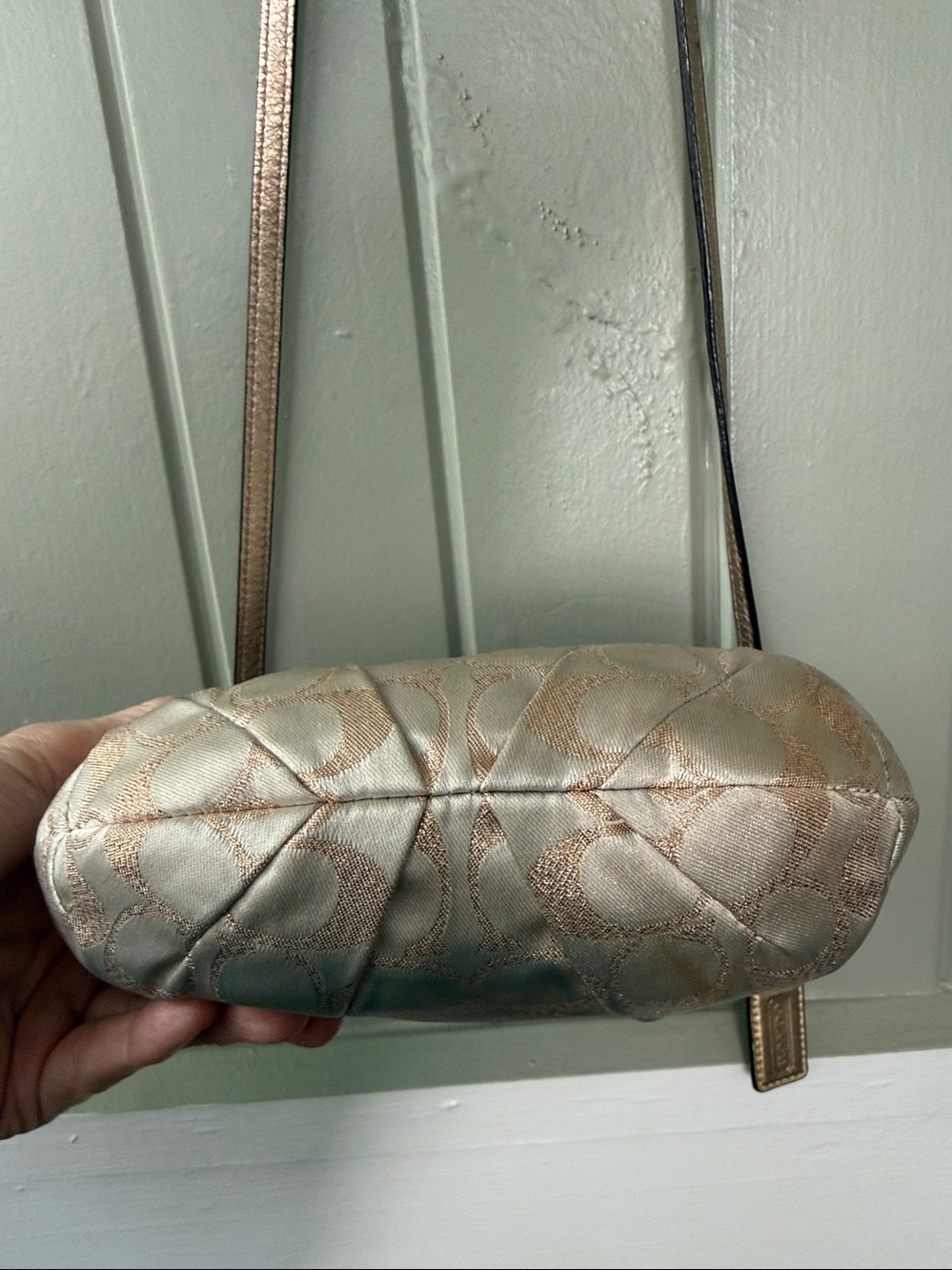 ✨Coach Tan Signature Canvas Bag with Gold Coach Engraved Hardware & Hangtag✨ - Picture 6 of 9